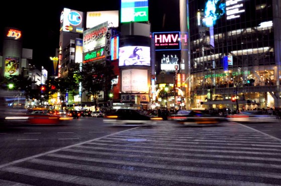 Hachiko Crossing A moment of traffic at Hachiko crossing preceding a mass crossing.