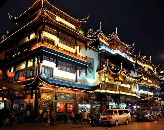 Yu Garden Bazaar Southwestern corner of the Bazaar surrounding Yu Garden. Traditional Chinese architecture and hawking of typical tourist goods galore.