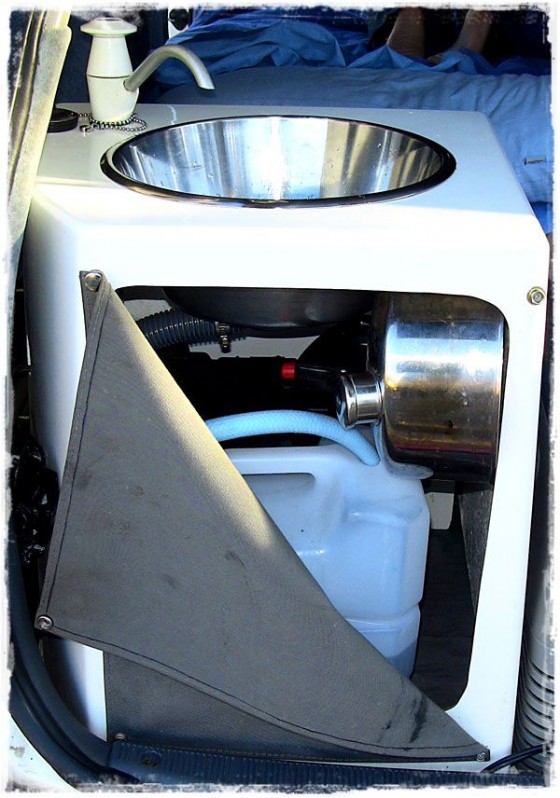 Pump Powered Sink - Jucy Campervan