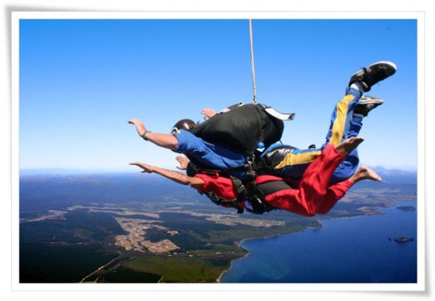 Manali Skydiving - Lake Taupo, New Zealand Lake Taupo | New Zealand :: Skydiving Is For Tourists Too!